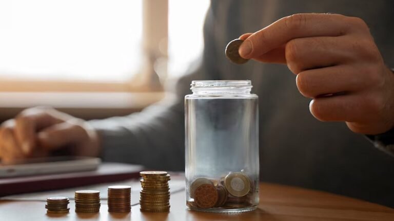 Saving Tips: कम सैलरी में भी जोड़ सकते हैं बड़ा फंड, अपनाएं ये आसान उपाय Saving