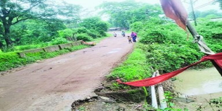 कोरबा के कोरकोमा में पुल का एक किनारा धंसा, आवागमन पर खतरा बढ़ा