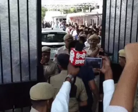 खरमोरा गौठान में बछड़े की मौत : निगम ने ठेकेदार पर मढ़ा झूठा आरोप, अब ठेकेदार ने जिम्मेदार अधिकारी पर एफआईआर की मांग की SN इंडिया न्यूज की रिपोर्ट