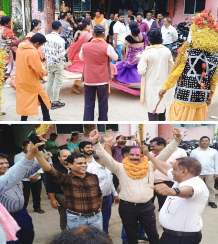 सेवानिवृत्त पर पाली जनपद क्लर्क दुर्गेश यदु को दी गई सम्मानजनक विदाई, पारंपरिक बाजे पर थिरके अधिकारी- कर्मचारी, समर्पित सेवाकाल को लेकर भेंट किया स्मृति चिन्ह