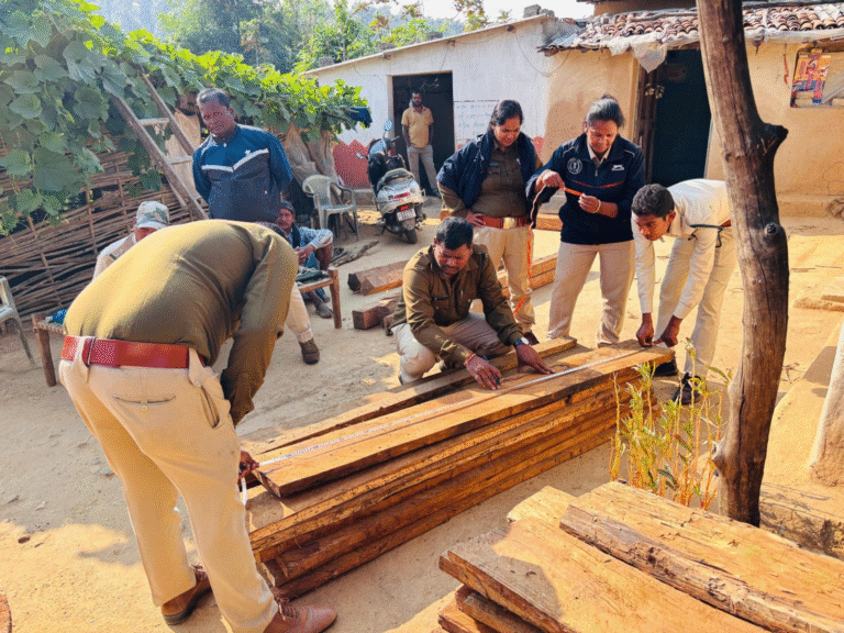 Korba Breaking- कोरबा वन मंडल की बड़ी कार्रवाई: माखुरपानी में घर से भारी मात्रा में अवैध लकड़ी जब्त, पी.ओ.आर. दर्ज..
