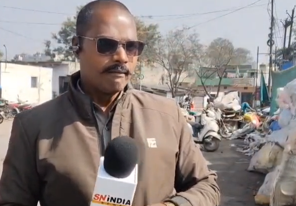 कार्य में बाधा बन रहाअतिक्रमण