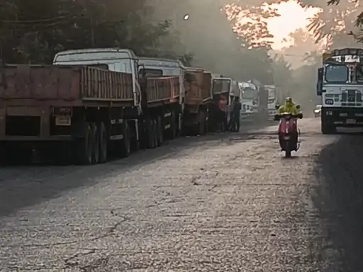 कोरबा में भारी वाहनों से दुर्घटना पर प्रशासन जिम्मेदार:वाहन मालिक संघ ने कहा- शहर के बीच से परिचालन, प्रशासन दे रहा विकल्प