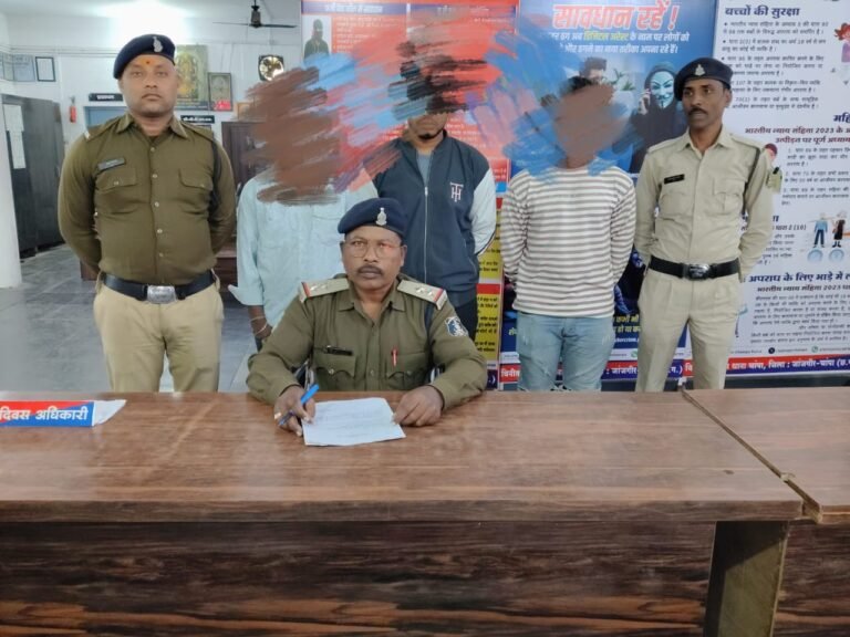 चांपा के मुकुंद मल्टीप्लेक्स परिसर में मारपीट कर उत्पात मचाने वाली दोनो लड़कियों को किया गया गिरफ्तार