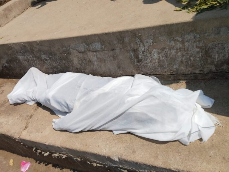 तालाब में मिला बुजुर्ग का शव, इलाके में फैली सनसनी