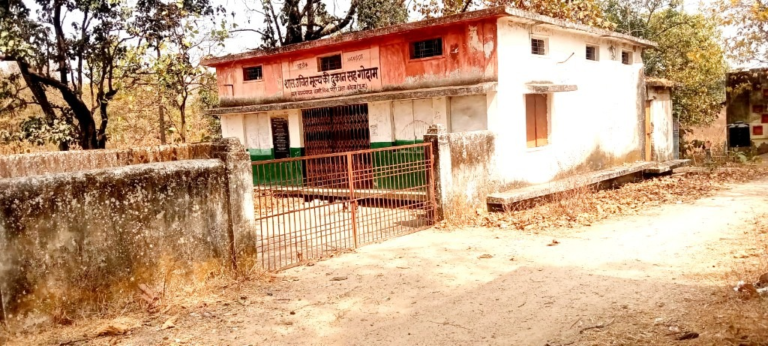 जिले के इस राशन दुकान में नहीं मिल रहा है राशन, हितग्राही त्रस्त, देखिएं विडियों