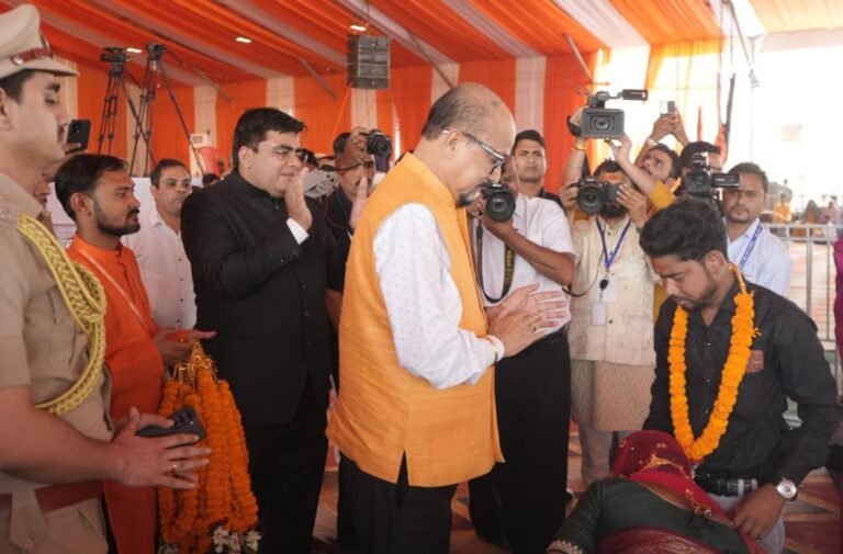 सामूहिक विवाह कार्यक्रम में शामिल हुए राज्यपाल