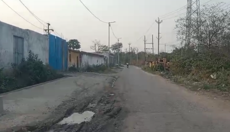 शासकीय भूमि पर हो गया कब्जा मोड़ दिया नाली का रुख