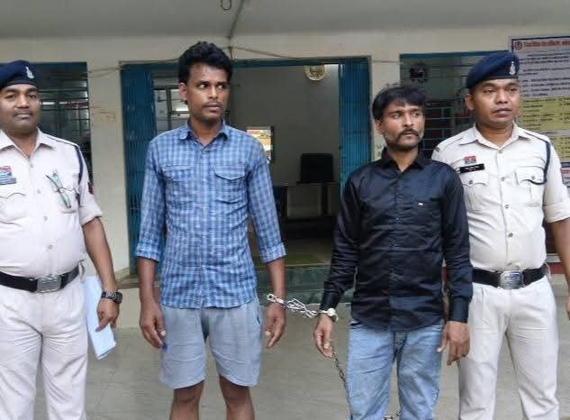 बलौदाबाजार थाना भाटापारा ● सूने मकान में चोरी करने वाले दो शातिर आरोपी बिलासपुर से गिरफ्तार, सोना: लगभग 10 तोला (सोने के जेवरात), कीमती- ₹15,00,000