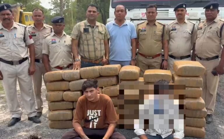 जिला सक्ती। थाना-डभरा, चौकी-फगुरम, एक करोड़ पैतालीस लाख मूल्य का 02 क्विंटल से अधिक गांजा जप्त करने में मिली सफलता। आरोपी गिरफ्तार,,,, >
