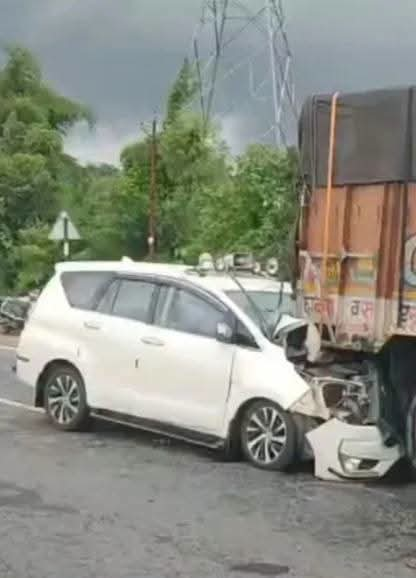 छत्तीसगढ़ BJP प्रदेश अध्यक्ष किरण की कार ट्रक से टकराई :- ललितपुर में किरण सिंह देव समेत 2 घायल, झांसी मेडिकल कॉलेज रेफर