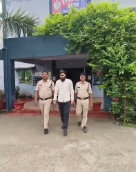 बर्थडे पार्टी के खूनी विवाद का मुख्य आरोपी गिरफ्तार, कैंपर से कुचलकर की थी युवक की हत्या
