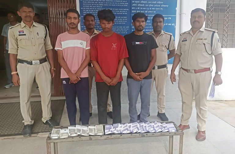 मालिक गया कोरबा घूमने, पीछे से नौकर और ड्राइवर ने पार किए 5 लाख कैश; पुलिस के सामने खुली डकैती की झूठी कहानी, नाबालिग समेत 4 गिरफ्तार!
