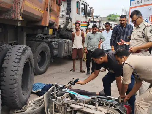 कोरबा में ट्रेलर की टक्कर से बाइक सवार की मौत:सर्वमंगला-राताखार मार्ग पर हादसा, चालक फरार, ट्रेलर जब्त, पुलिस जांच में जुटी
