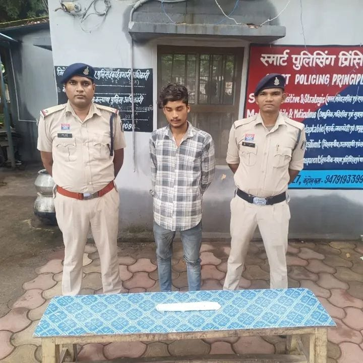 हाथ में तलवार लेकर दहशत फैलाने वाला युवक गिरफ्तार, न्यायिक रिमांड पर भेजा गया जेल