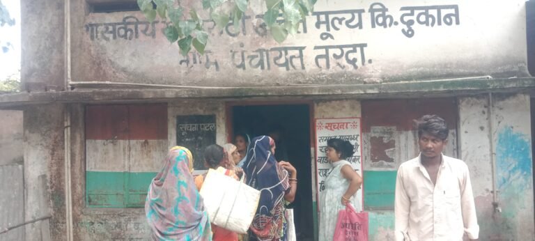 गरीबों के निवाले पर ‘सिस्टम’ के कीड़े ग्राम पंचायत तरदा में बंट रहा इल्ली-सड़ा चावल कब जागेगा खाद्य विभाग