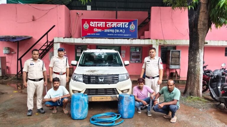 छत्तीसगढ़ के रायगढ़ पुलिस ने खड़ी वाहनों से डीजल चोरी करने वाले गिरोह भंडाफोड़, दो चोर और खरीददार गिरफ्तार।। पढ़ें पूरी खबर….