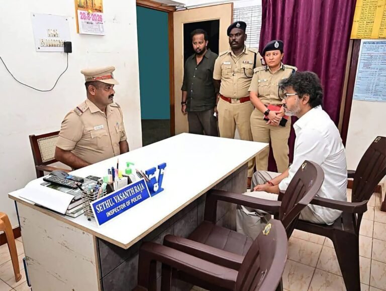 तमिलनाडु में CM थलापति विजय का औचक निरीक्षण, बिना सूचना थाने पहुंचे तो पुलिसकर्मियों में मचा हड़कंप’ रजिस्टर से शिकायतों तक की जांच