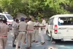 मध्य प्रदेश: पुलिस की आंखों में मिर्च पाउडर झोंककर कुख्यात गांजा तस्कर को छुड़ा ले गए साथी