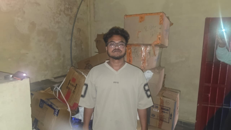 अवैध रूप से पटाखों का भंडारण करने पर कोतवाली पुलिस की रेड कार्रवाई, 4.50 लाख रुपये की विस्फोटक सामग्री जब्त