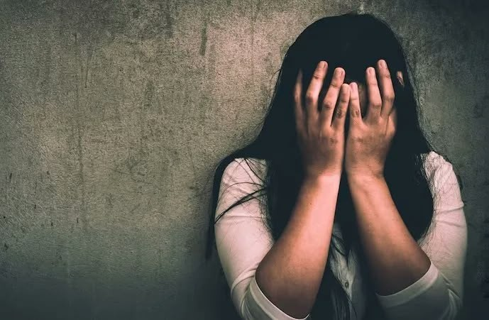 रैपिडोज़ सफर से शुरू हुई पहचान बनी खौफनाक हादसा; बीमा पॉलिसी के बहाने लॉज में युवती से दुष्कर्म