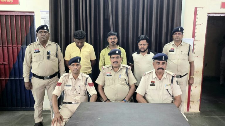 * *पैसों की मांग कर विवाद और मारपीट कर हत्या का प्रयास करने वाले तीन आरोपी गिरफ्तार*