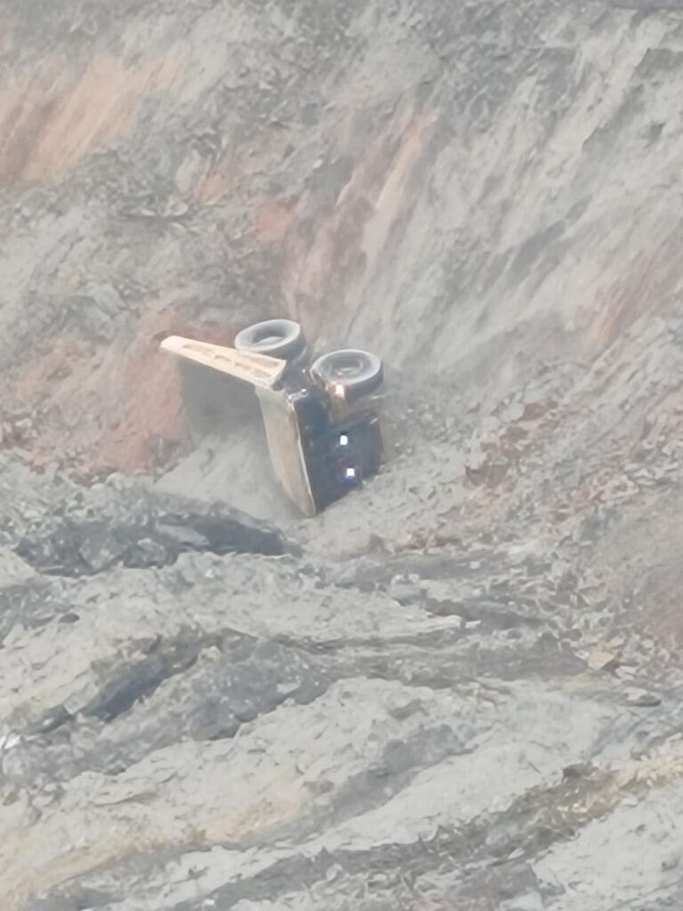 कुसमुंडा KNR कंपनी में फिर बड़ा हादसा: मौत के मुंह से कूदा डंपर चालक